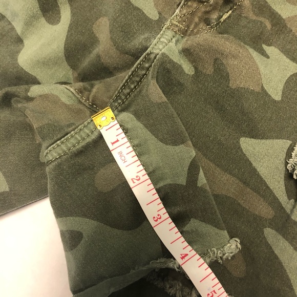 Rock Republic Camo Shorts,Distressed - Picture 5 of 7